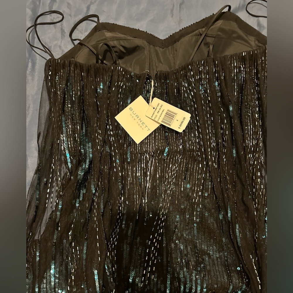 BURNETT NEW YORK Cape-Style Sequin Gown Embellished with bugle beads - Picture 13 of 16